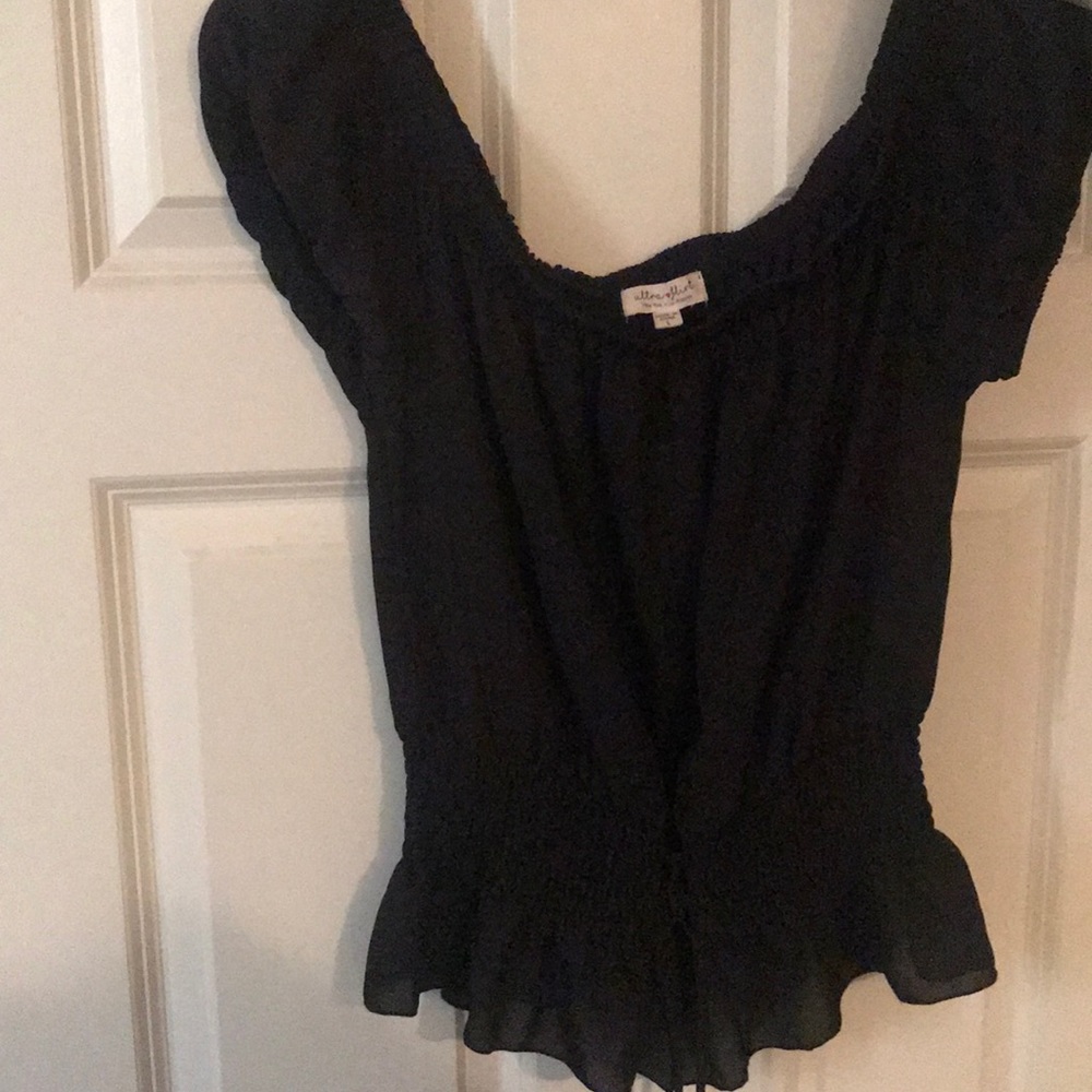 Cute black cinched tie waisted shirt